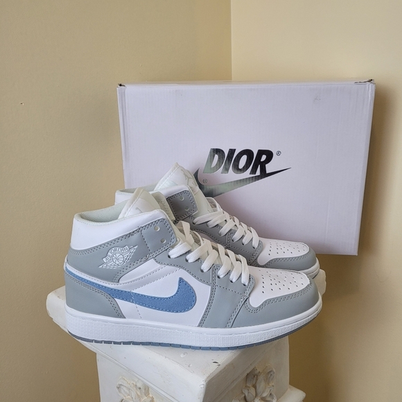 Shoes - Women's Diors Wolf Grey